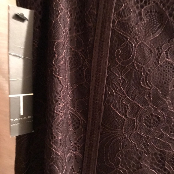 Tahari textured floral pattern skirt - size 12 - Picture 2 of 3